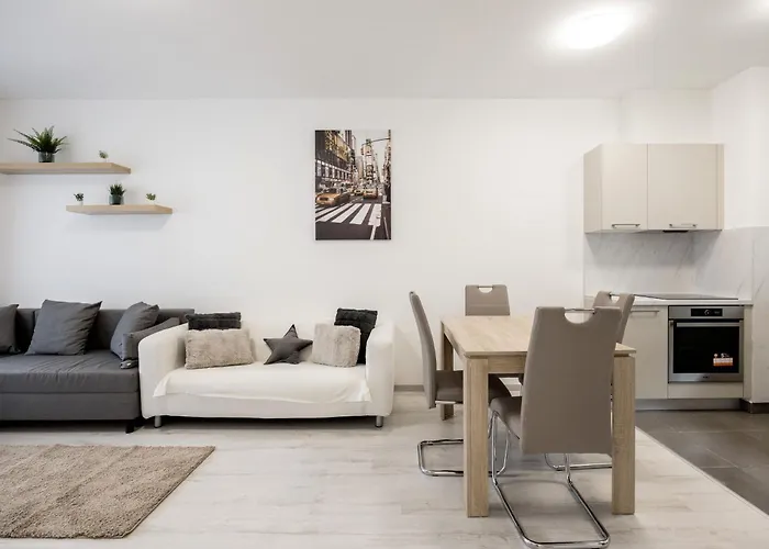 Bb Apartment - 2Br With Parking Close To Centre